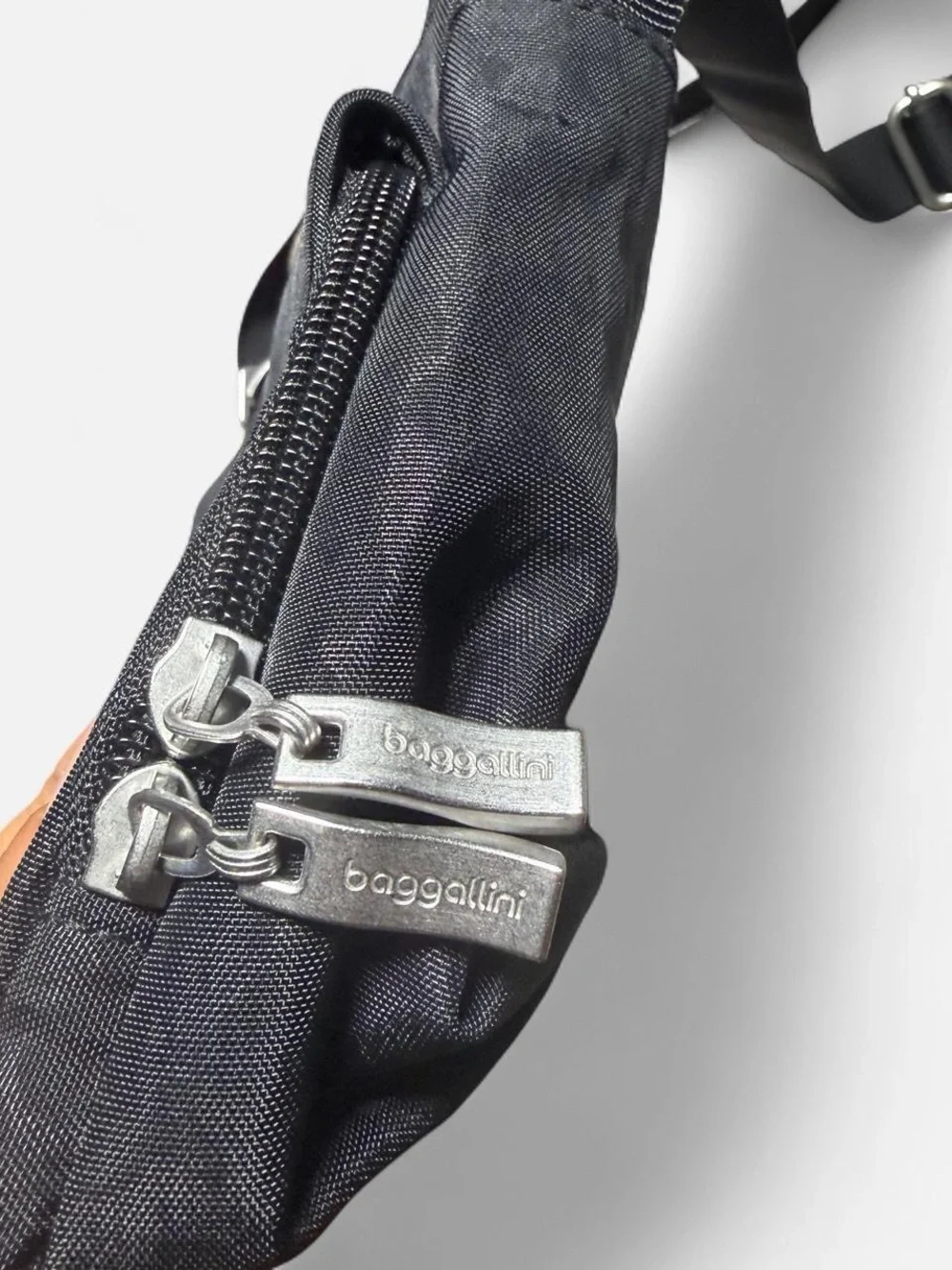 Baggallini black leopard print crossbody bag